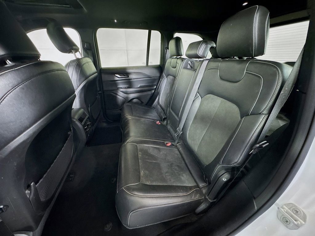 Used 2023 Jeep Grand Cherokee Altitude image 24