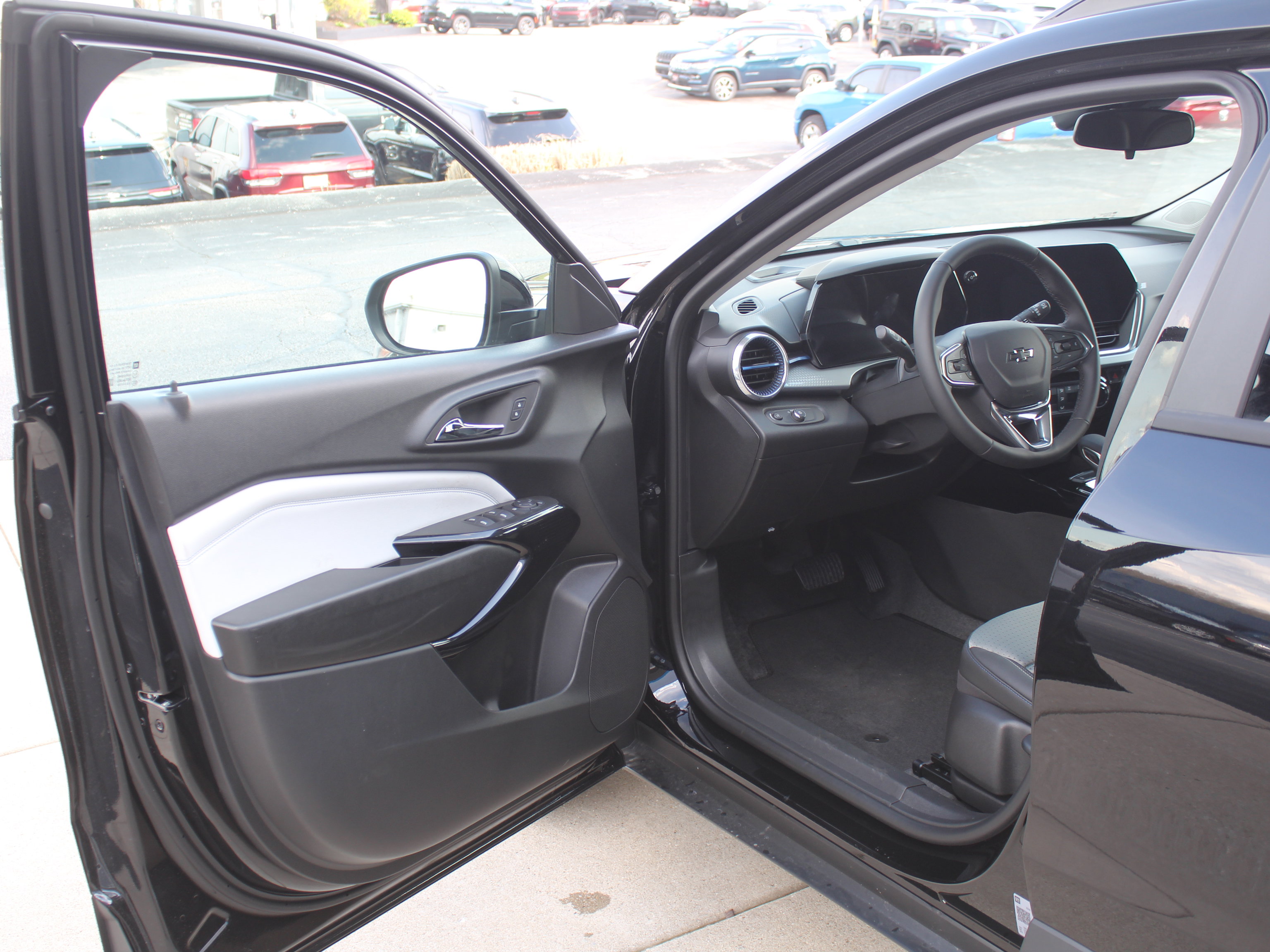 New 2026 Chevrolet Trax LT w/ Driver Confidence Package FWD image 8