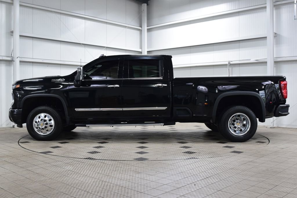 Used 2024 Chevrolet Silverado 3500 High Country w/ High Country Premium Package AWD/4WD image 4