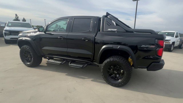 Used 2025 Chevrolet Colorado ZR2 w/ Midnight Edition image 6