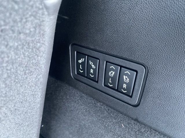 Used 2023 Cadillac XT6 Sport w/ LPO, ONYX Package image 25