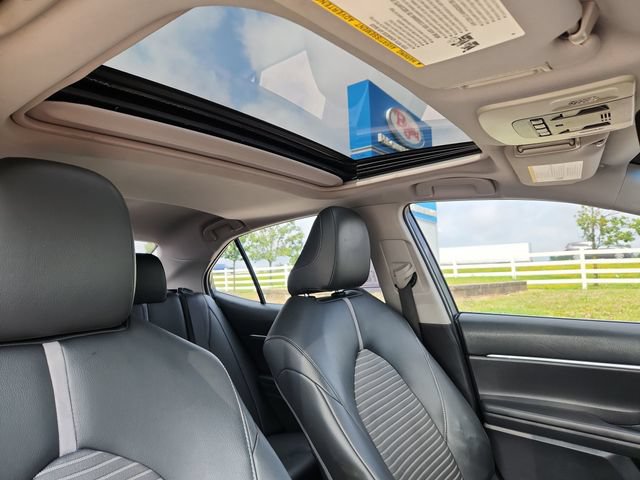 Used 2018 Toyota Camry SE w/ Moonroof Package FWD image 26