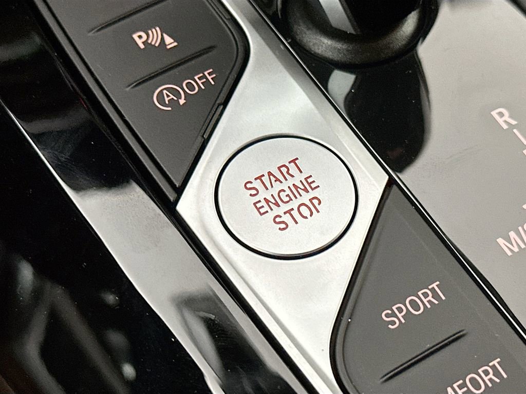 Used 2025 BMW X4 xDrive30i w/ Premium Package image 17