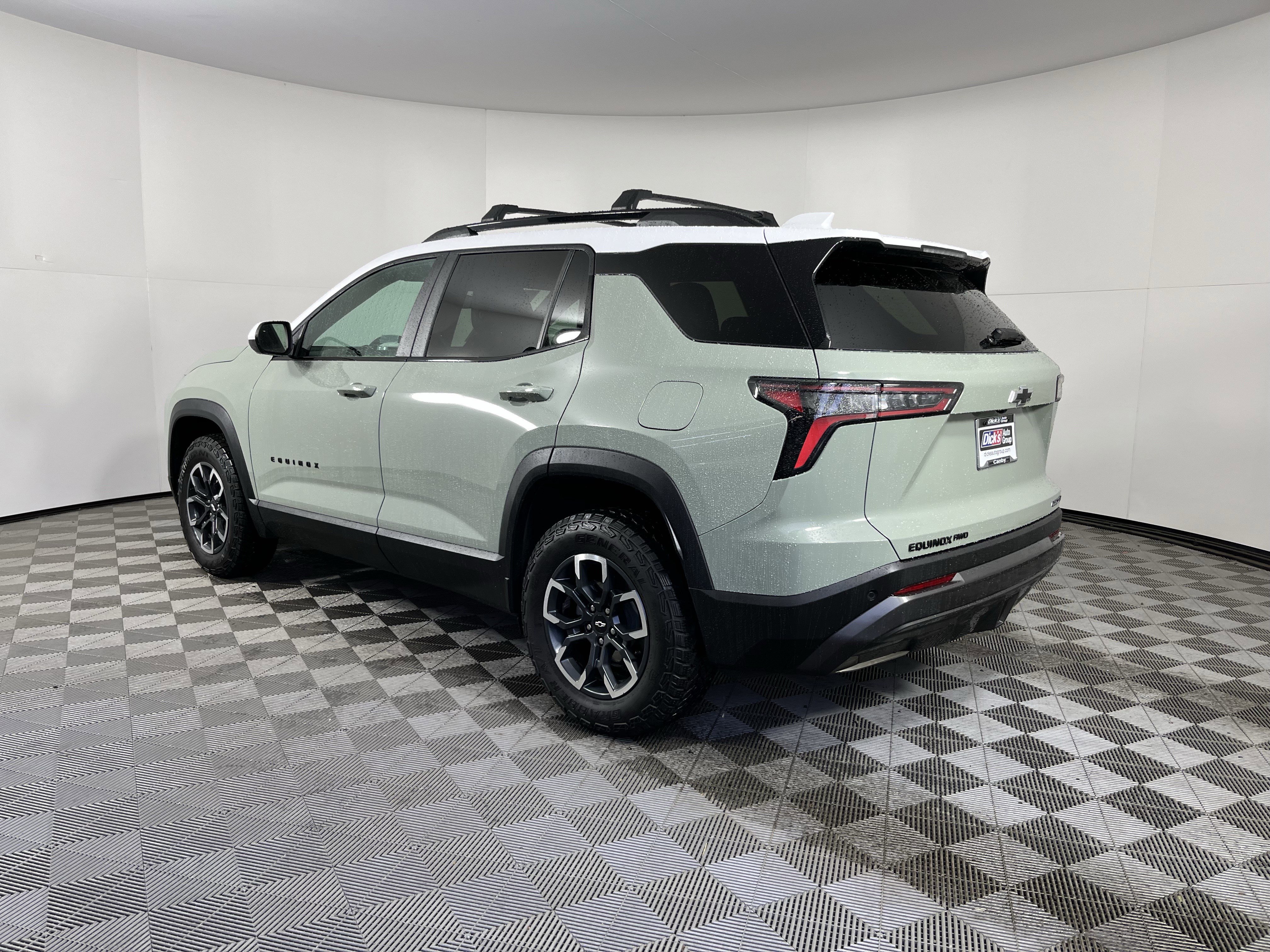 Used 2025 Chevrolet Equinox ACTIV w/ Convenience Package III image 3