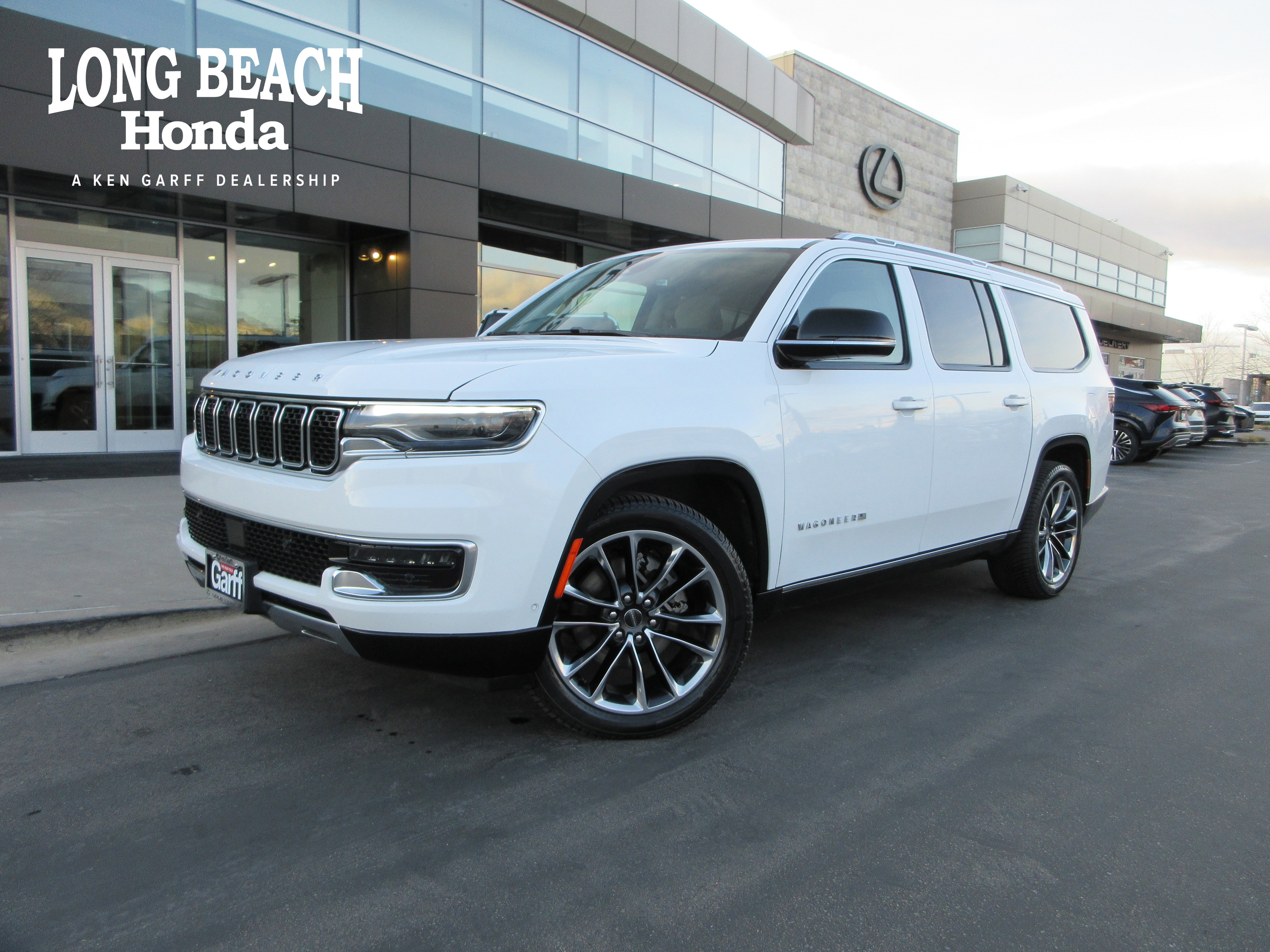 Used 2023 Jeep Wagoneer L Series III w/ Premium Group I image 1