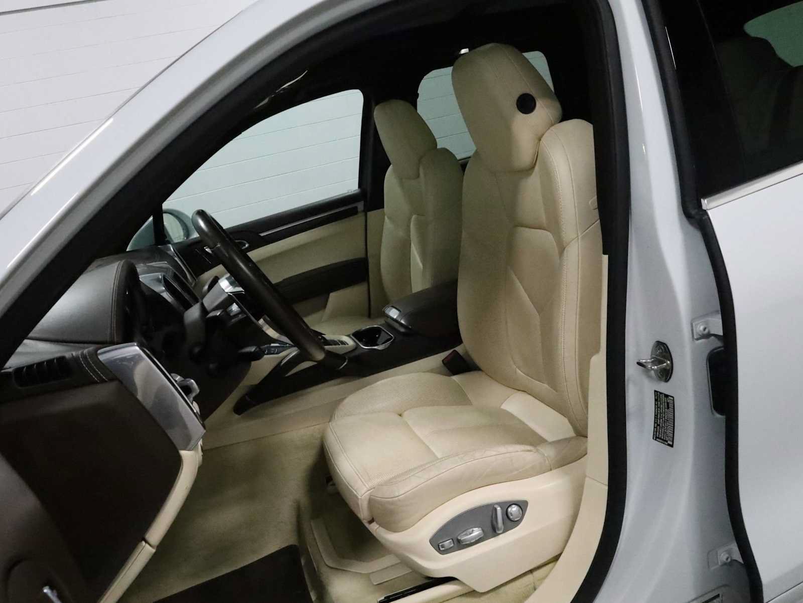 Used 2015 Porsche Cayenne S AWD/4WD image 5