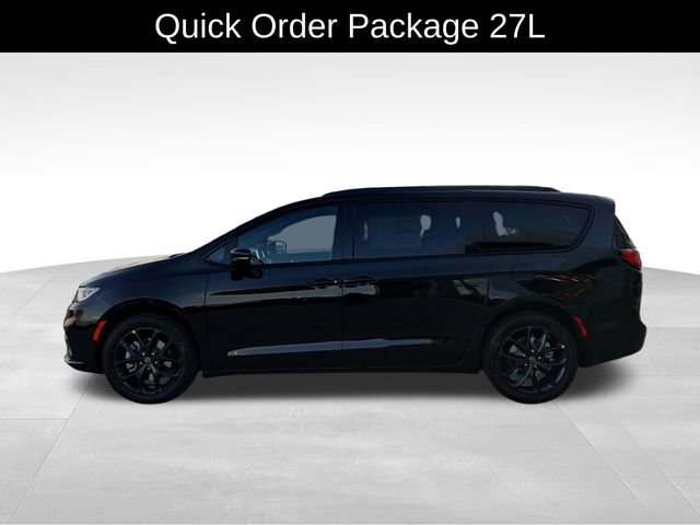 New 2026 Chrysler Pacifica Select image 3