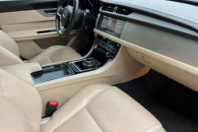 Used 2020 Jaguar XF Prestige image 17