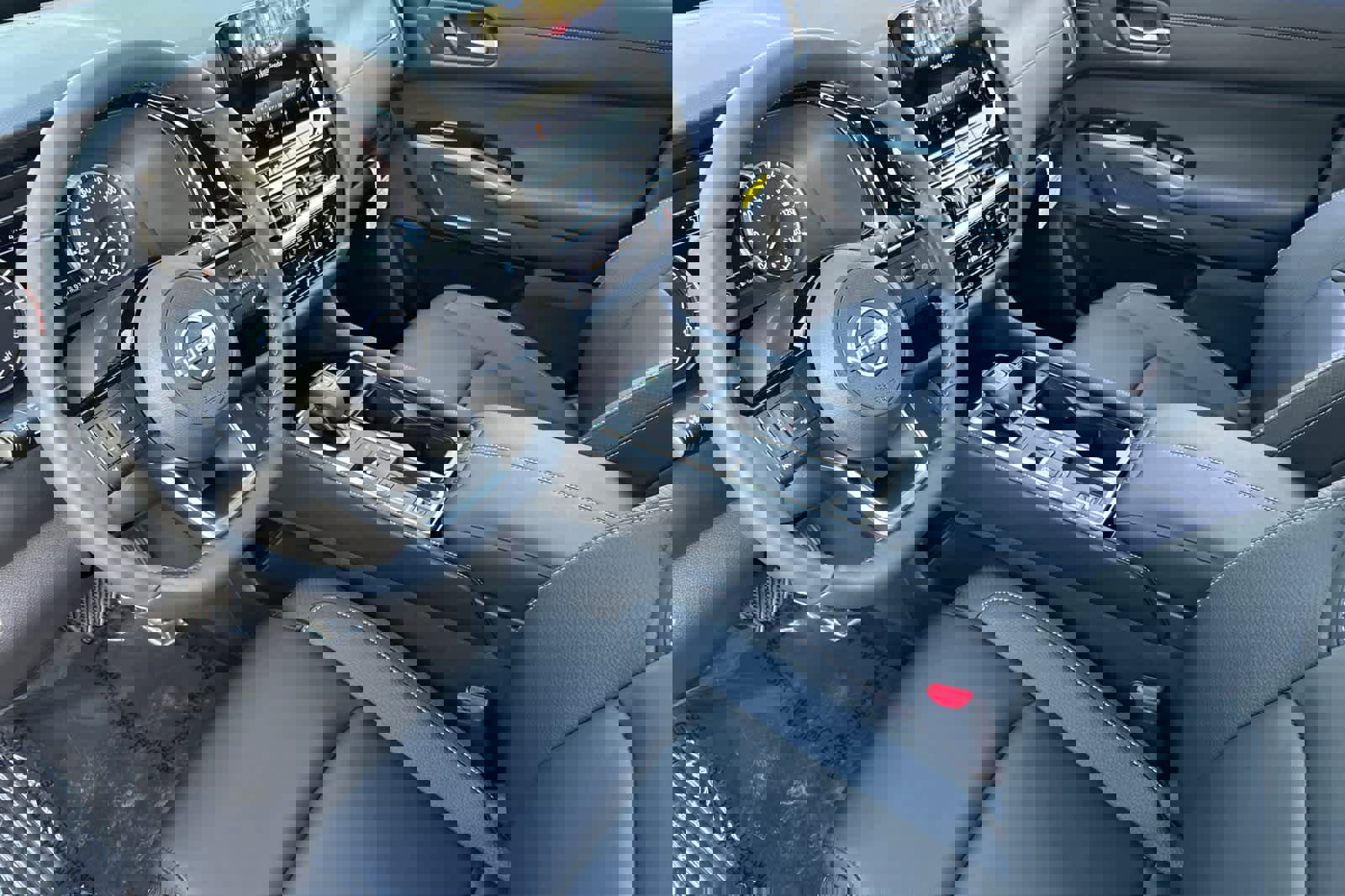 New 2025 Nissan Pathfinder SL image 12