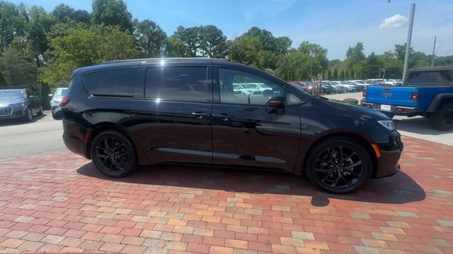 Used 2025 Chrysler Pacifica Limited FWD image 4