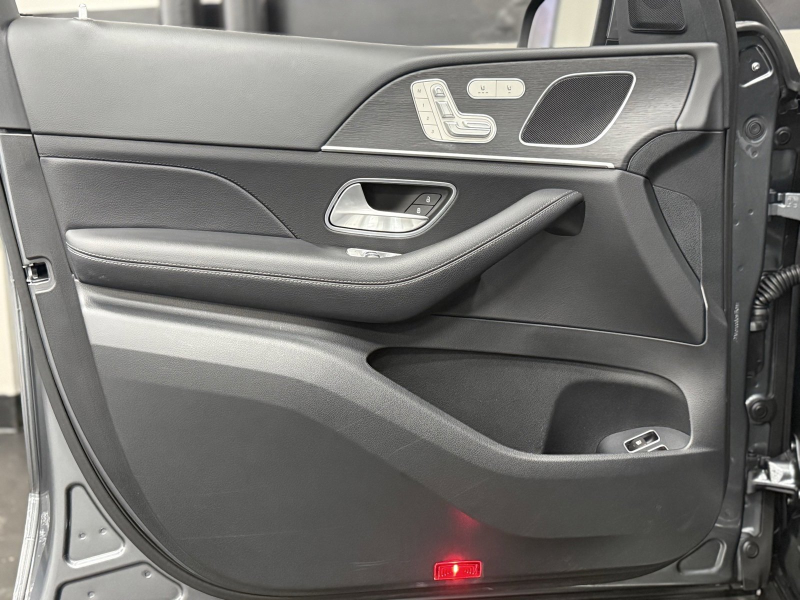 Used 2025 Mercedes-Benz GLE 450e GLE 450e image 17