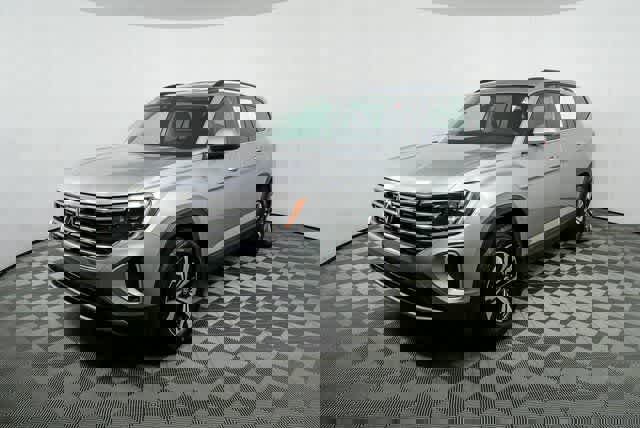 Certified 2025 Volkswagen Atlas SE image 3