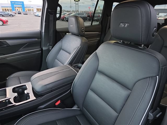 Certified 2025 Buick Enclave Sport Touring AWD/4WD image 13