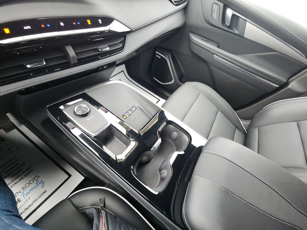Used 2025 Buick Enclave Preferred AWD/4WD image 21