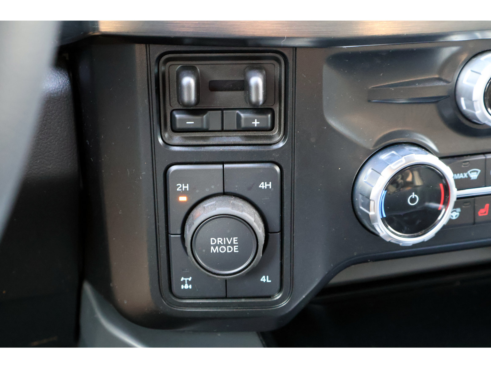 Used 2025 Ford F250 Lariat w/ Lariat Ultimate Package AWD/4WD image 8