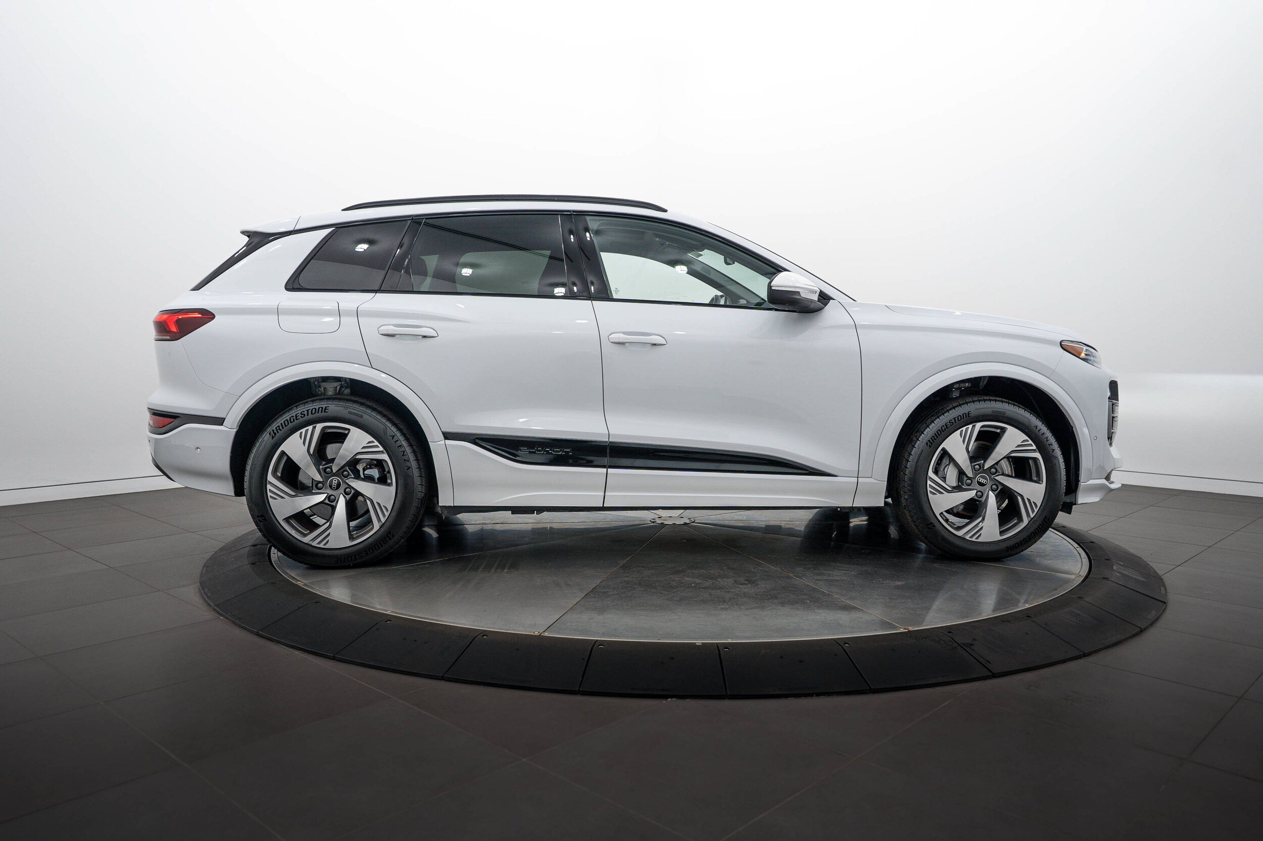 Certified 2025 Audi Q6 e-tron Premium Plus w/ Premium Plus AWD/4WD image 3