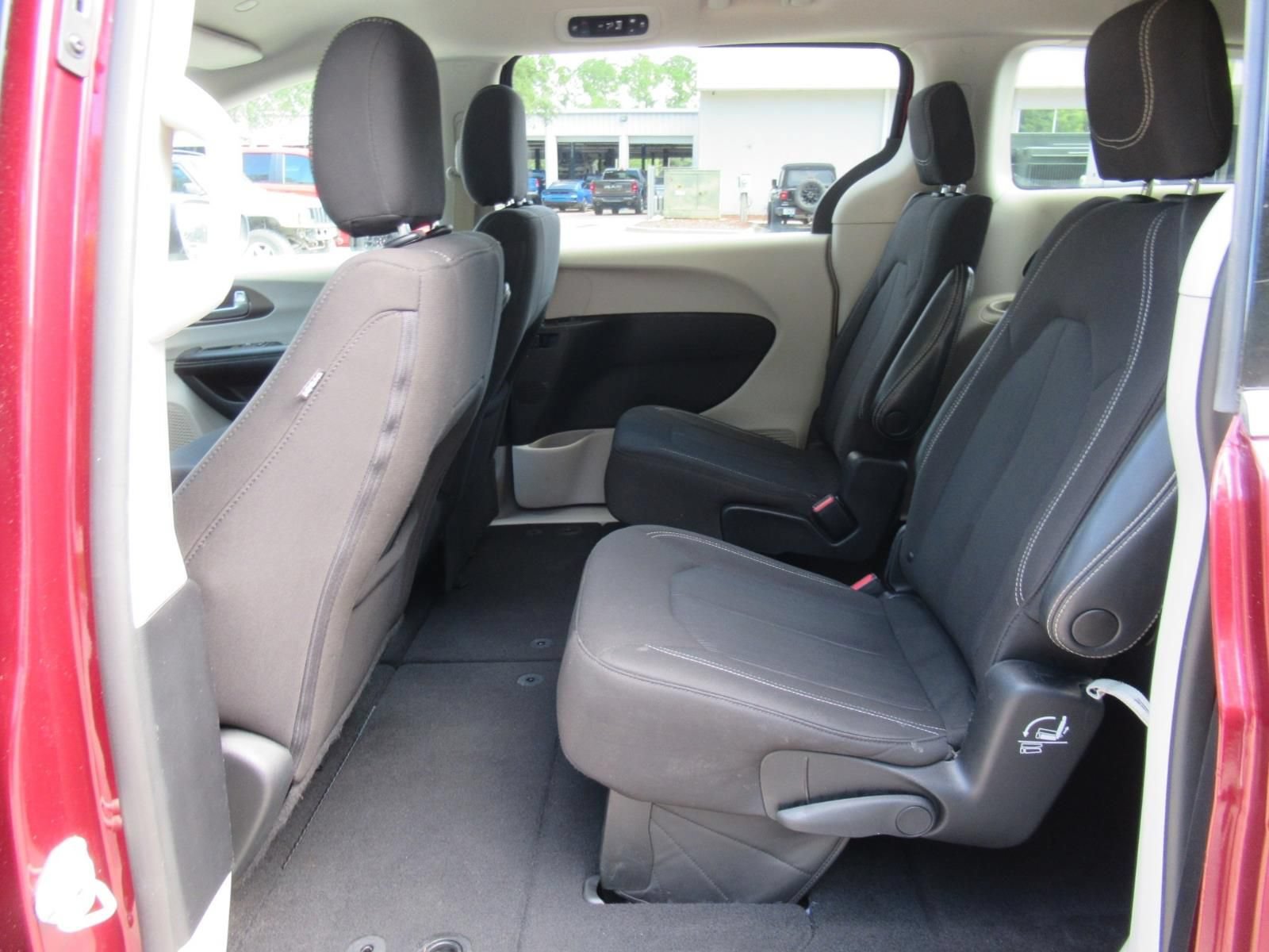 Certified 2022 Chrysler Voyager LX FWD image 32