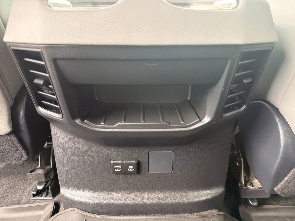 Used 2025 Toyota Tundra Limited AWD/4WD image 22