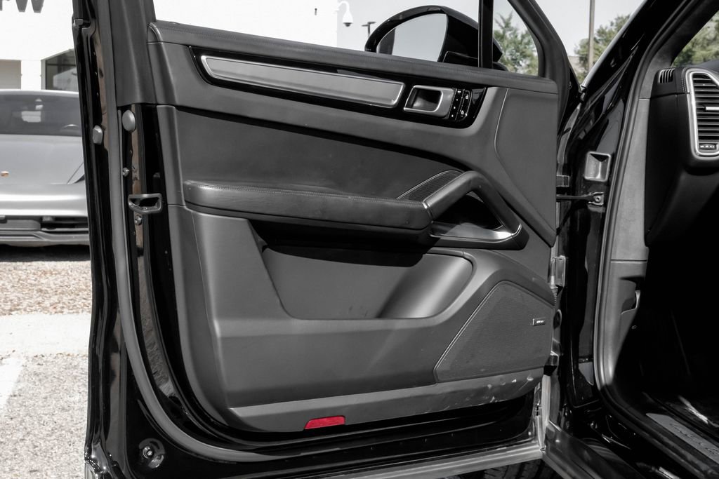 Used 2020 Porsche Cayenne Turbo image 50