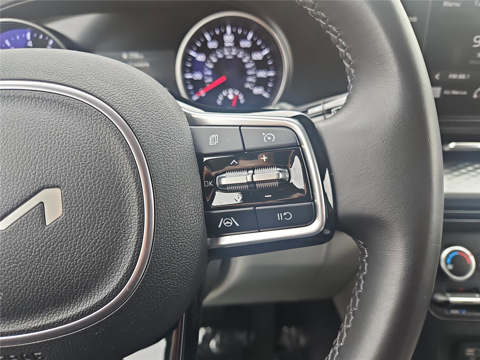 Certified 2024 Kia Carnival LX image 19