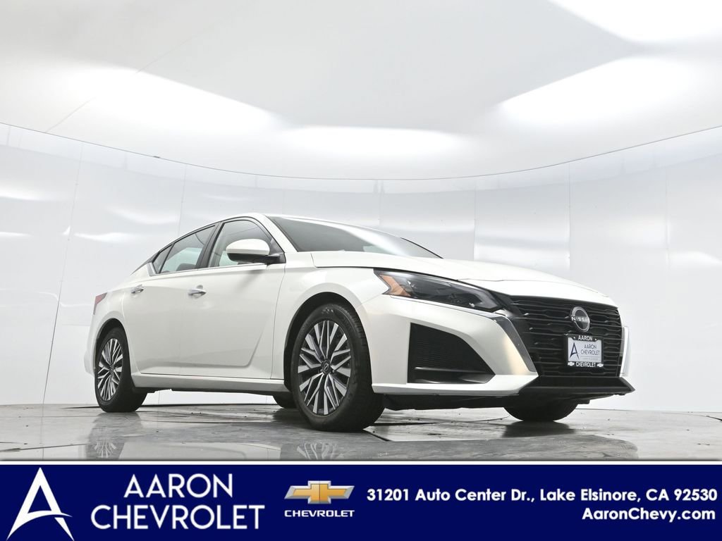 Used 2023 Nissan Altima 2.5 SV image 2