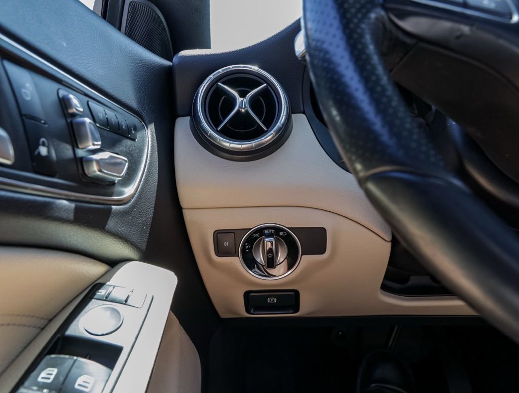 Used 2018 Mercedes-Benz CLA 250 image 32