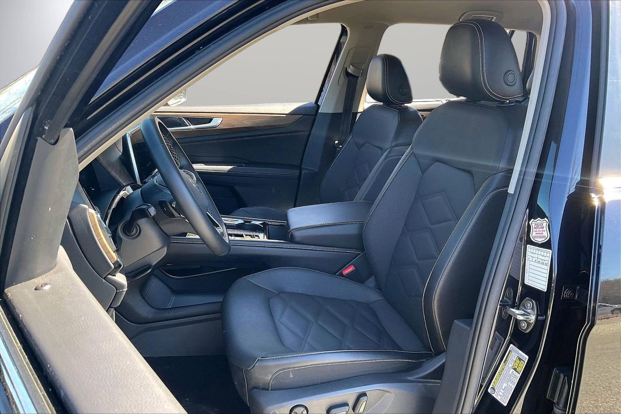 Used 2024 Volkswagen Atlas SE image 22