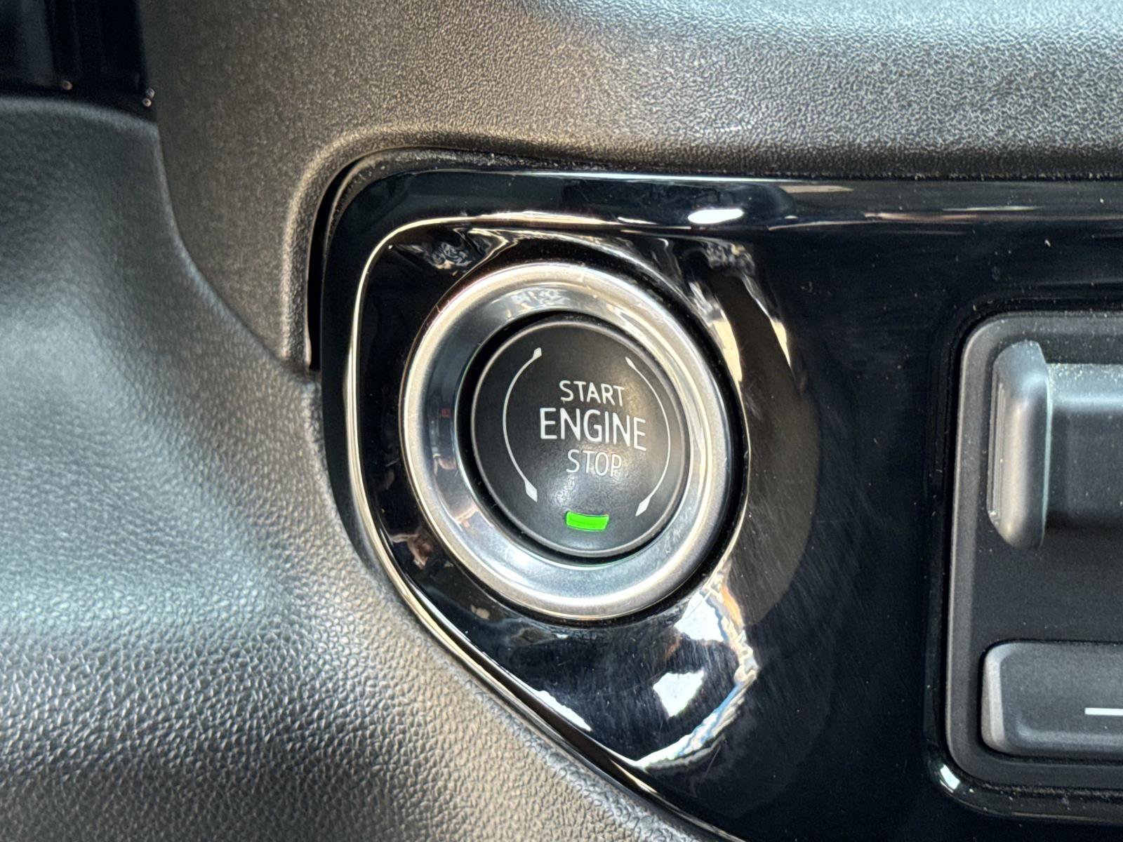 Used 2025 Chevrolet Silverado 2500 LT w/ Convenience Package image 17