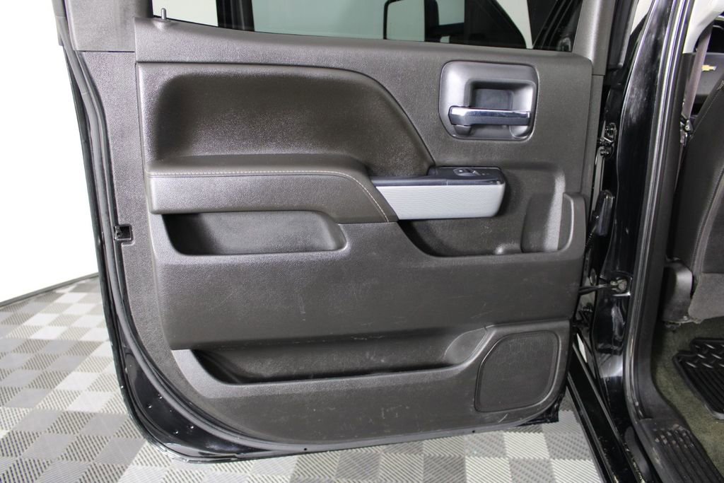 Used 2017 Chevrolet Silverado 2500 LTZ image 32