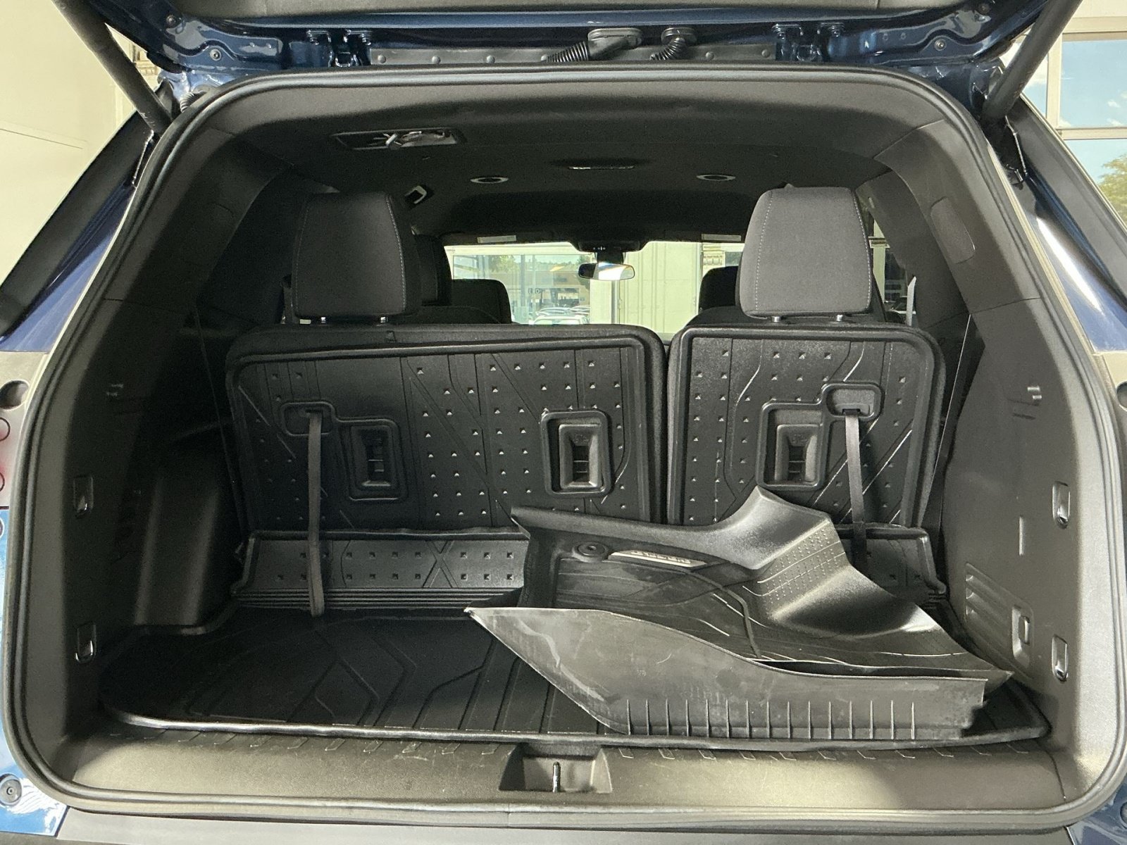 Used 2023 Chevrolet Traverse LT FWD image 26