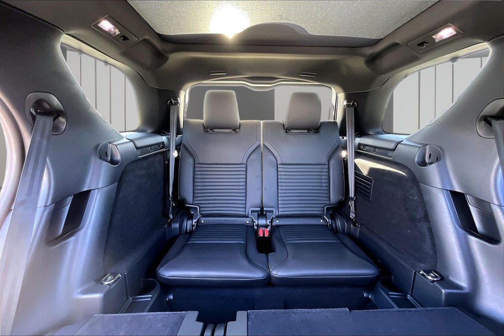 Certified 2025 Land Rover Discovery Dynamic SE AWD/4WD image 24