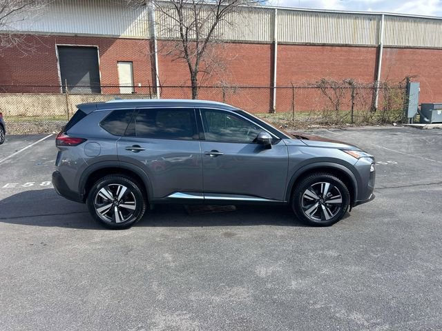 Used 2023 Nissan Rogue SL image 2