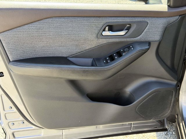 Used 2023 Nissan Rogue SV AWD/4WD image 17