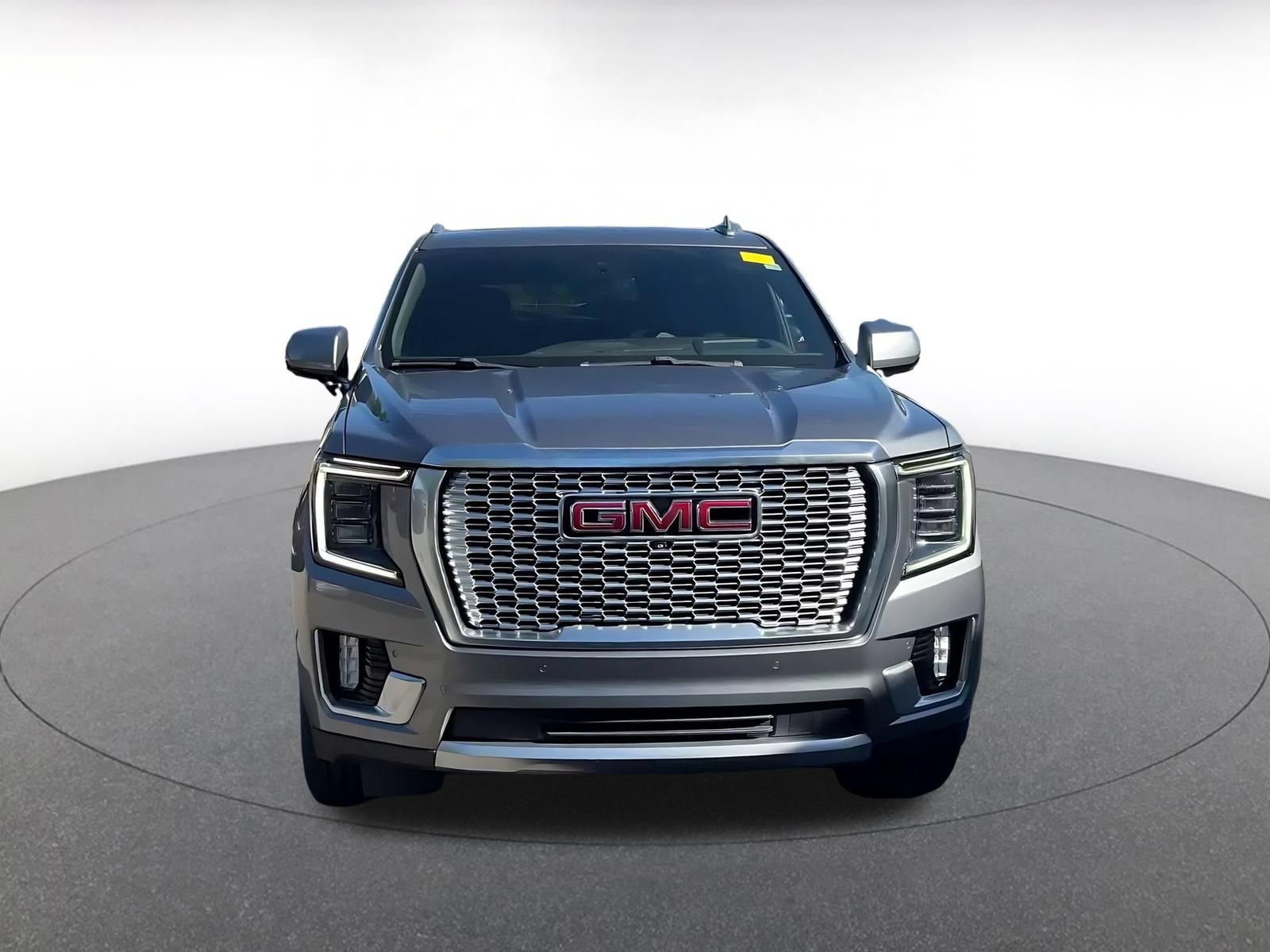 Used 2022 GMC Yukon Denali w/ Denali Premium Package RWD image 3