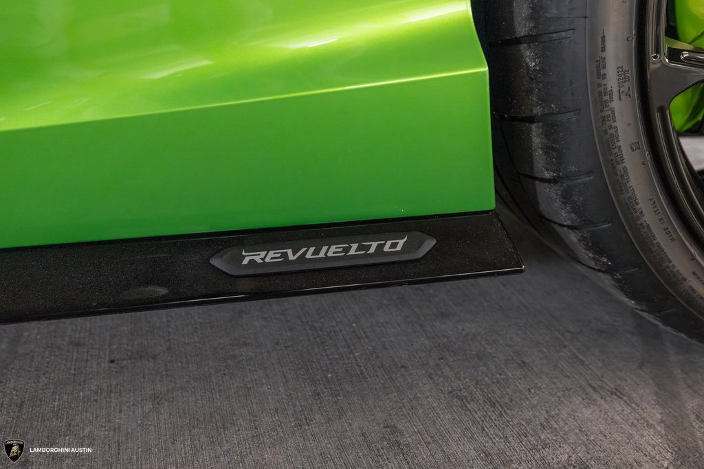 Used 2024 Lamborghini Revuelto image 8