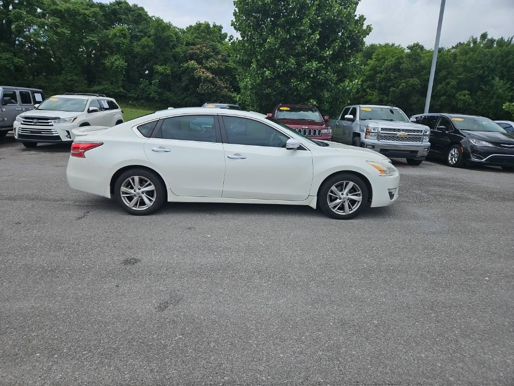 Used 2015 Nissan Altima 2.5 SL w/ Moonroof Package FWD image 8