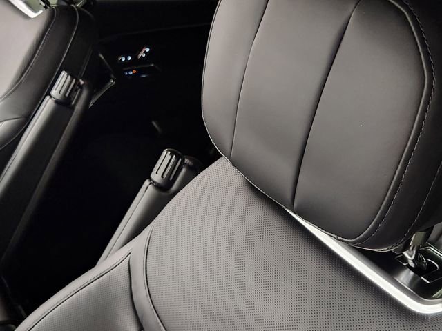 New 2026 Land Rover Range Rover Long Wheelbase SE image 14