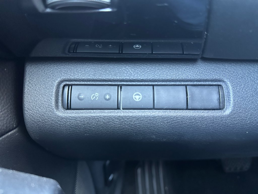 Used 2023 Nissan Pathfinder SV AWD/4WD image 21