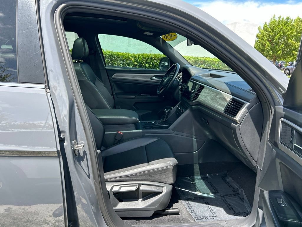 Used 2020 Volkswagen Atlas Cross Sport SE w/ Panoramic Sunroof Package FWD image 42