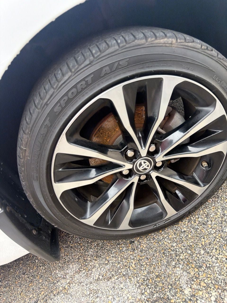 Used 2019 Toyota Corolla SE w/ SE Premium Package FWD image 4