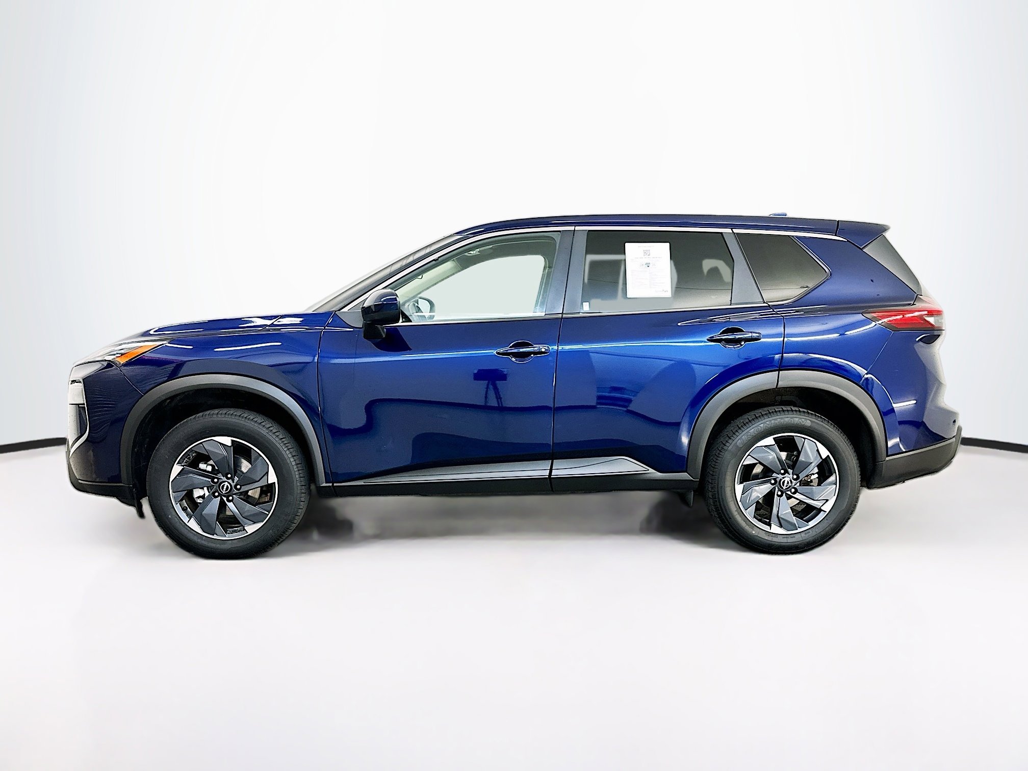 Used 2025 Nissan Rogue SV AWD/4WD image 4