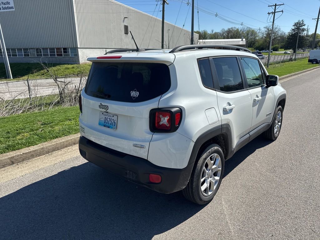Used 2016 Jeep Renegade Latitude image 3