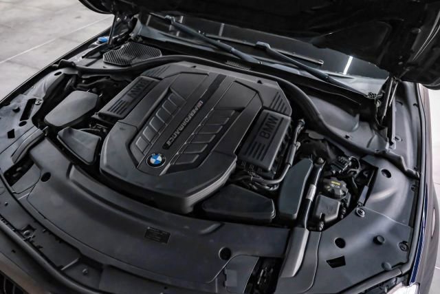 Used 2018 BMW M760i xDrive image 54