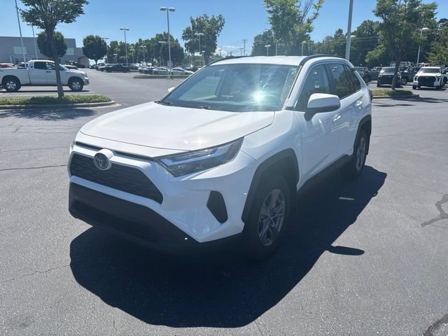 Used 2024 Toyota RAV4 LE AWD/4WD image 4