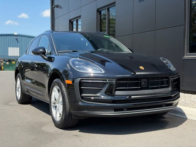 Used 2025 Porsche Macan AWD/4WD image 10