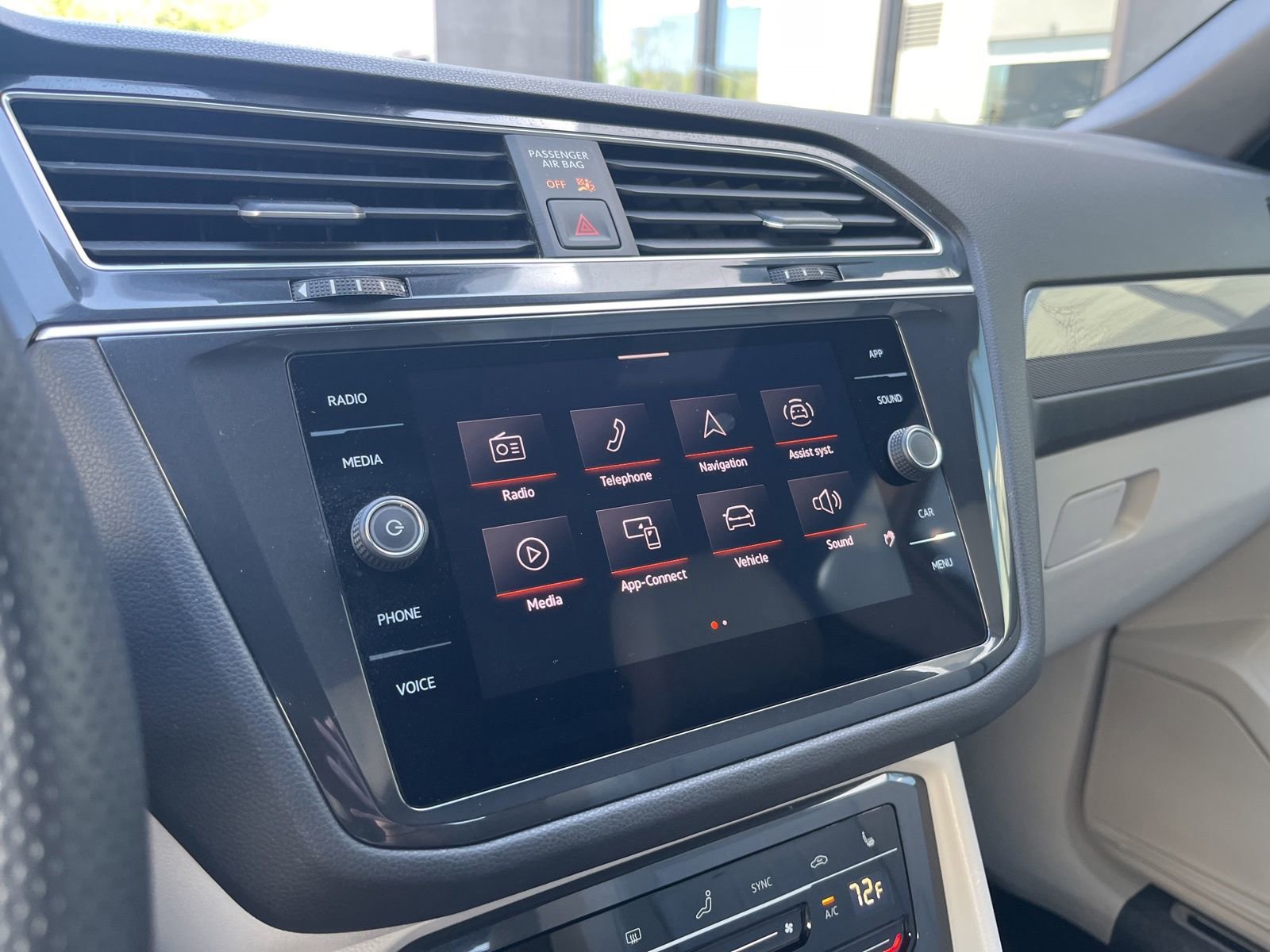 Used 2024 Volkswagen Tiguan SE R-Line image 23