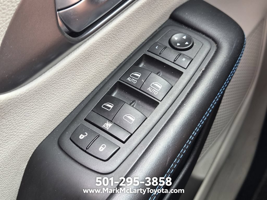 Used 2021 Chrysler Pacifica Touring FWD image 25