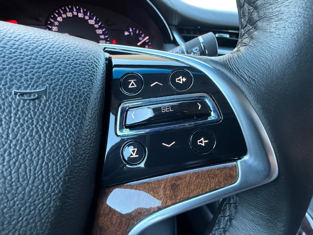 Used 2013 Cadillac XTS Luxury AWD/4WD image 24