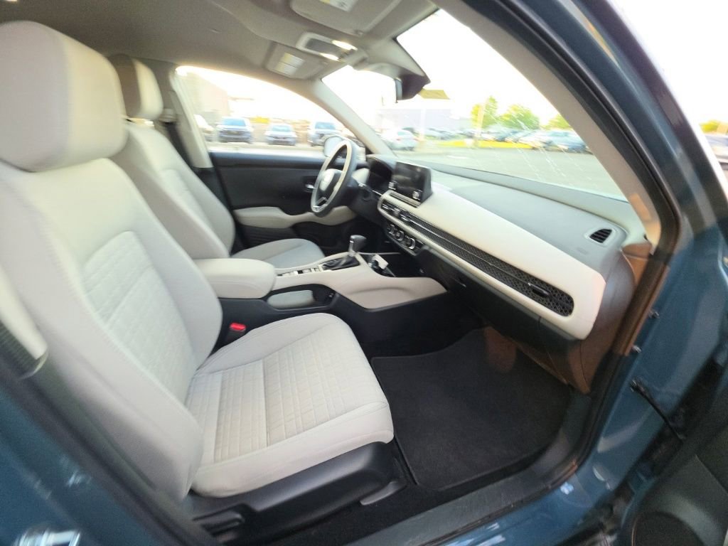 Certified 2025 Honda HR-V LX image 30