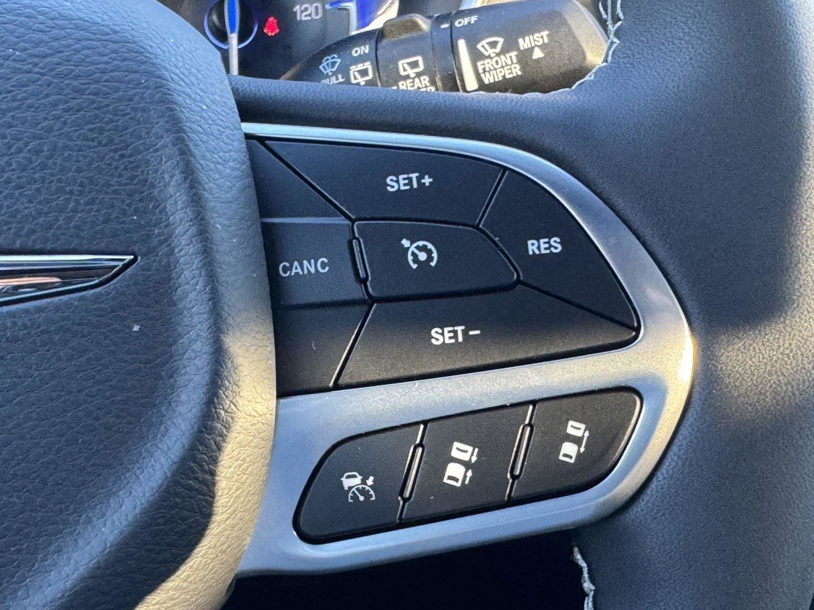 New 2026 Chrysler Pacifica Select FWD image 15